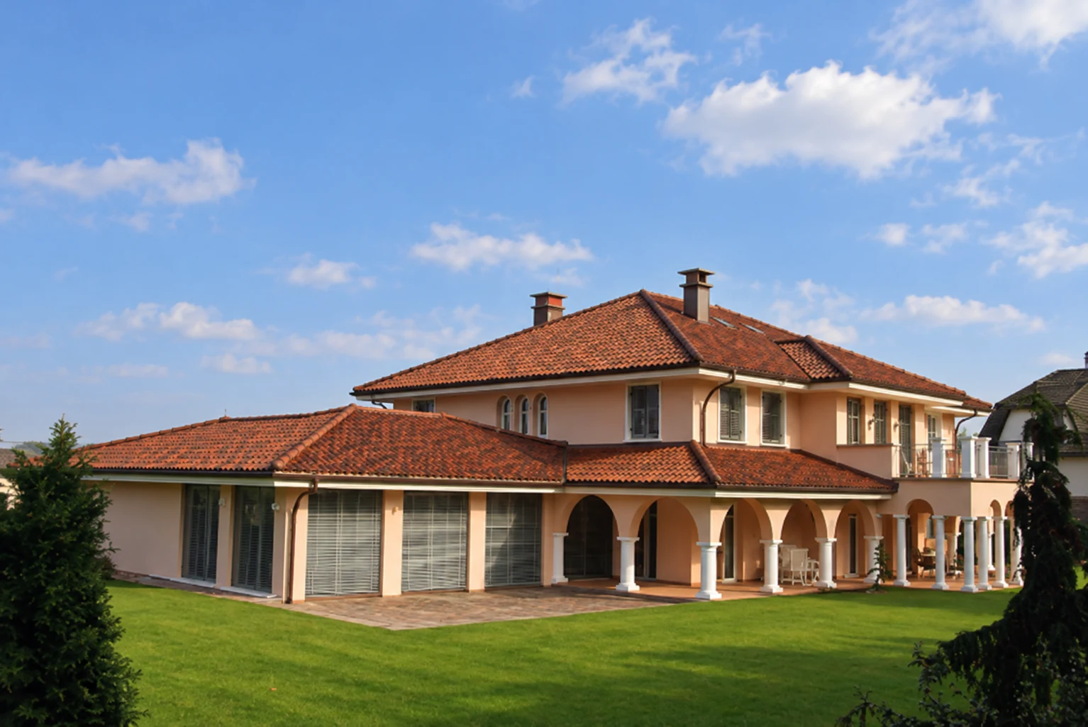 Großzügige Villa mit Terrassen