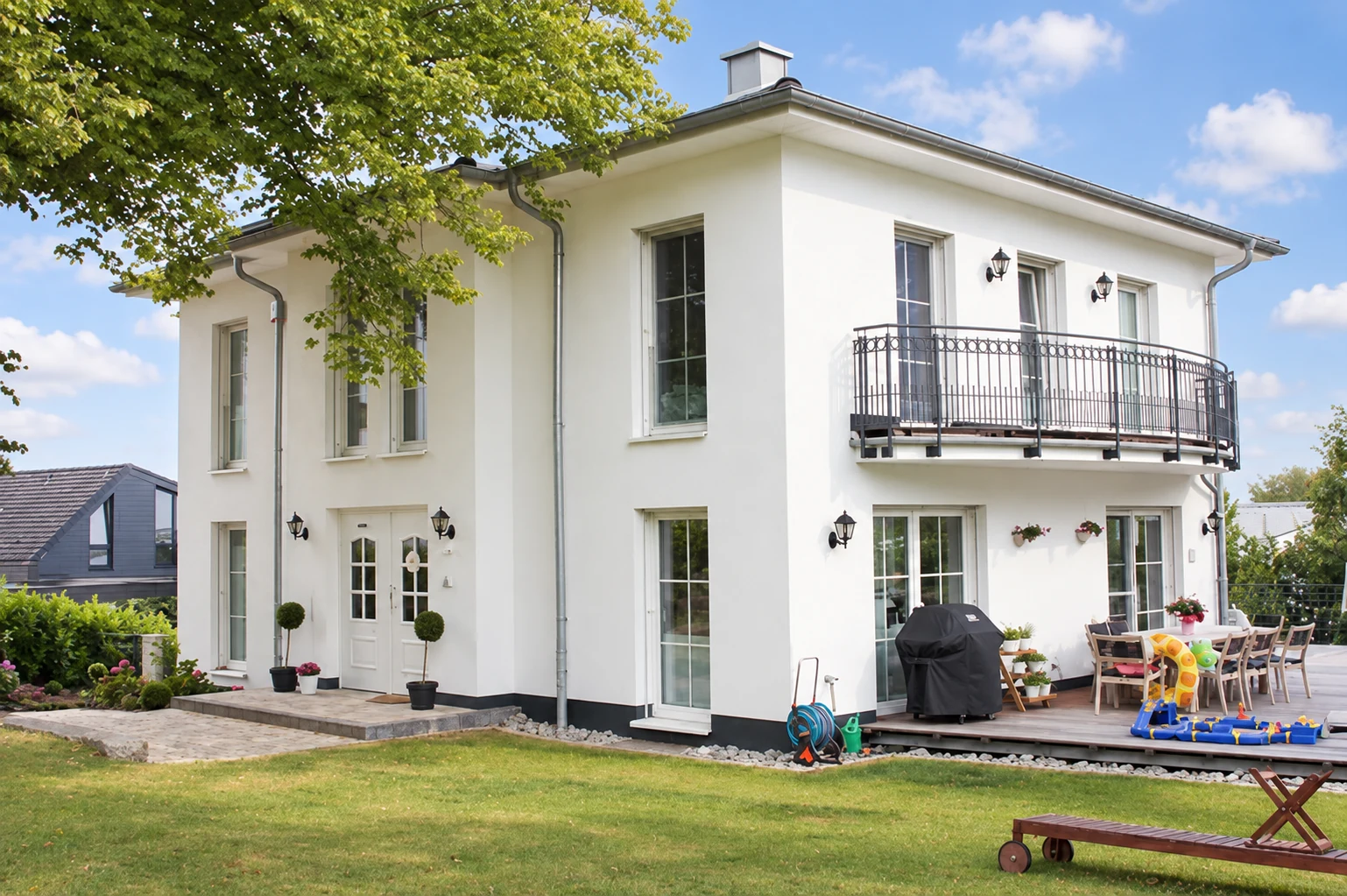 Villa mit Blick in den Garten